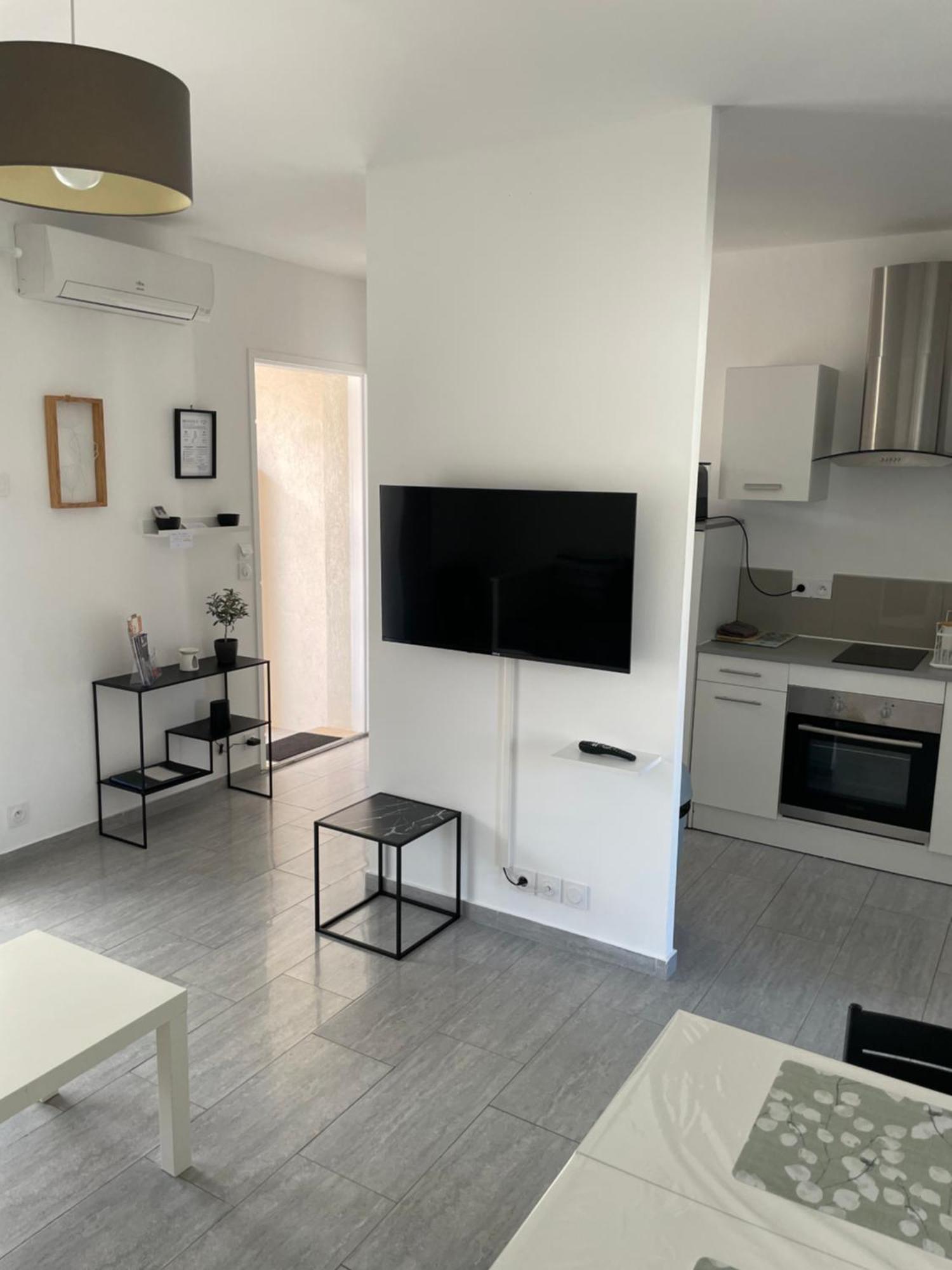 Appartement T2 Avec Terrasse Et Cour Cavaillon Εξωτερικό φωτογραφία