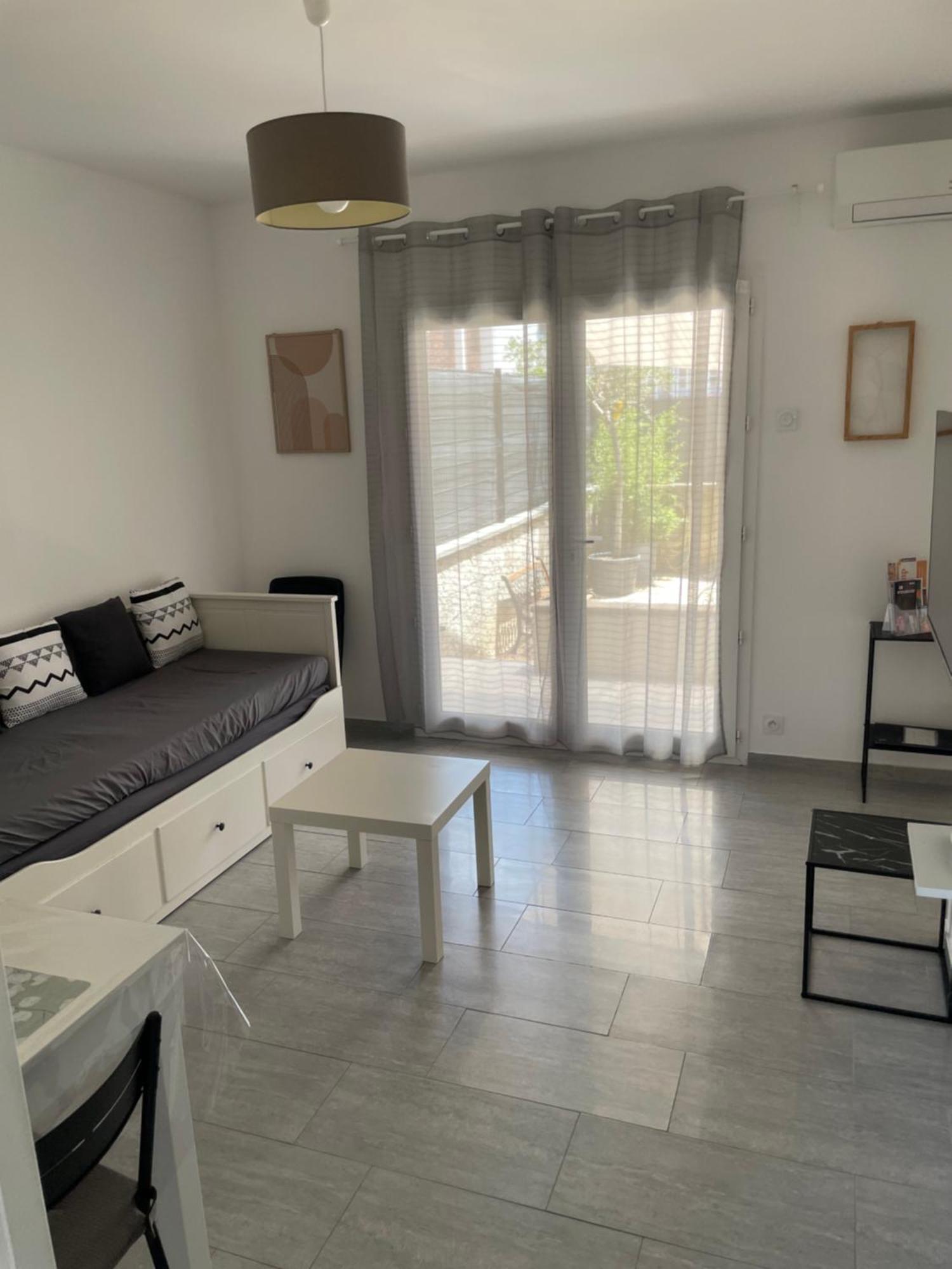 Appartement T2 Avec Terrasse Et Cour Cavaillon Εξωτερικό φωτογραφία