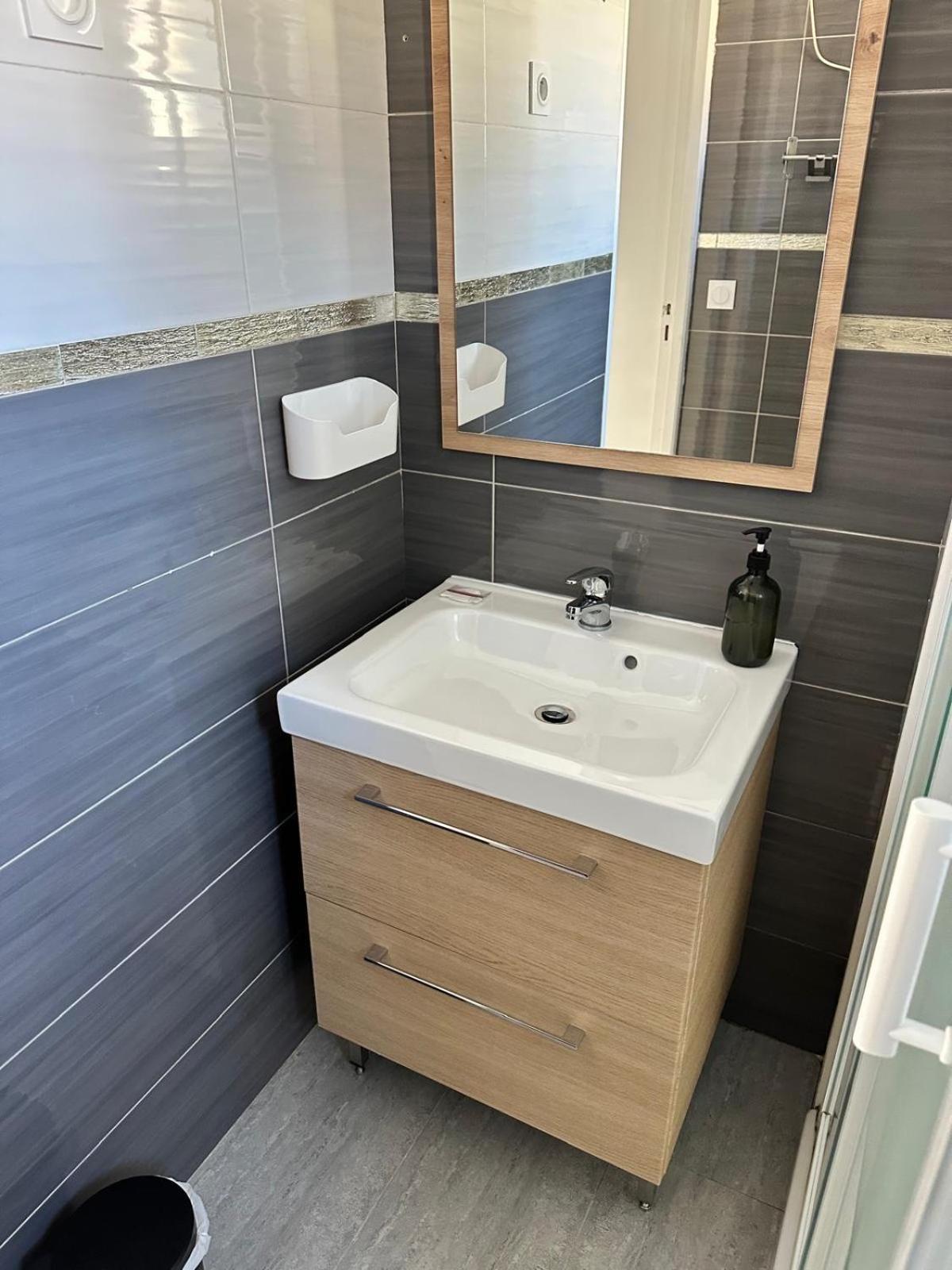 Appartement T2 Avec Terrasse Et Cour Cavaillon Εξωτερικό φωτογραφία