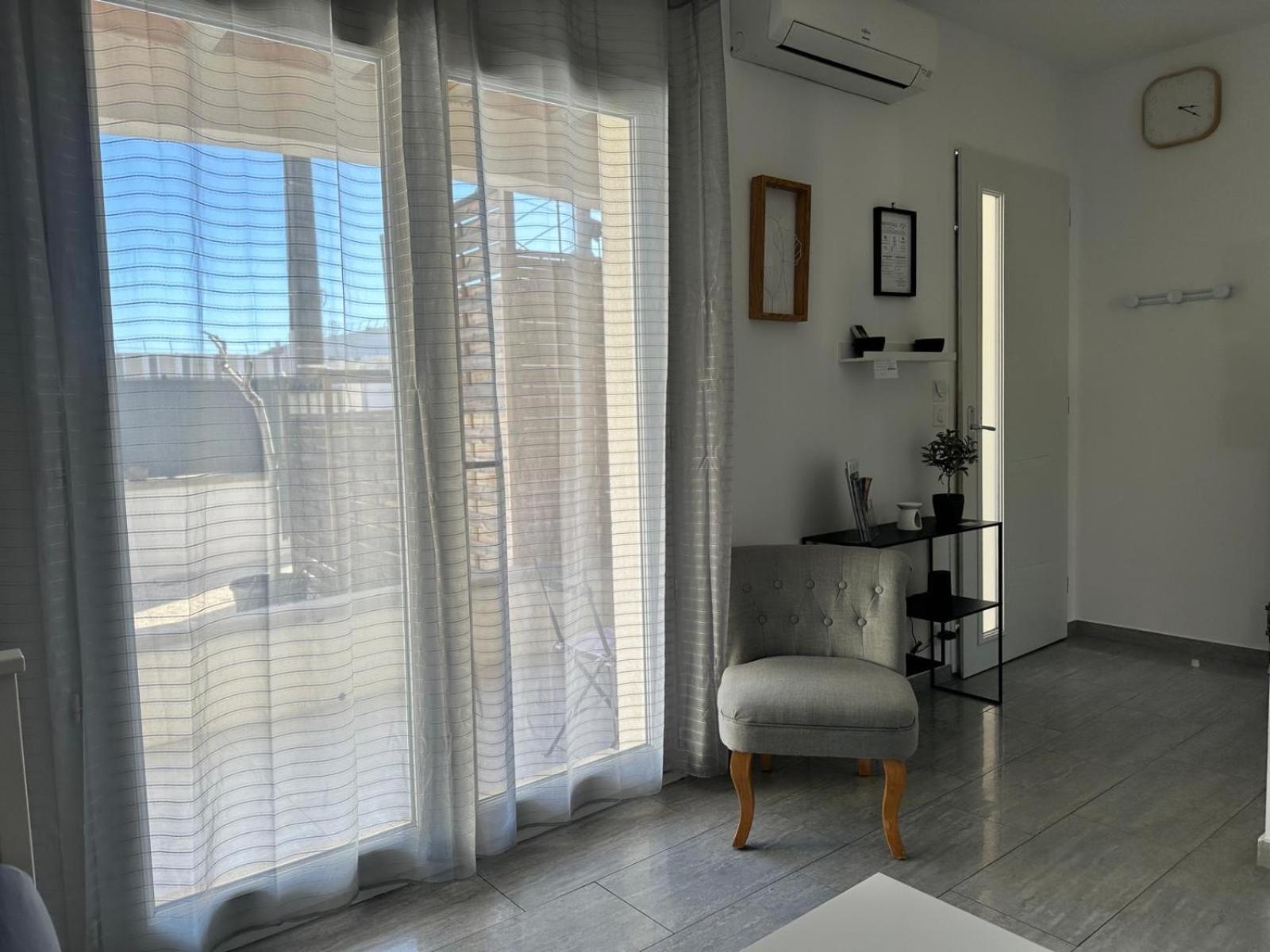 Appartement T2 Avec Terrasse Et Cour Cavaillon Εξωτερικό φωτογραφία
