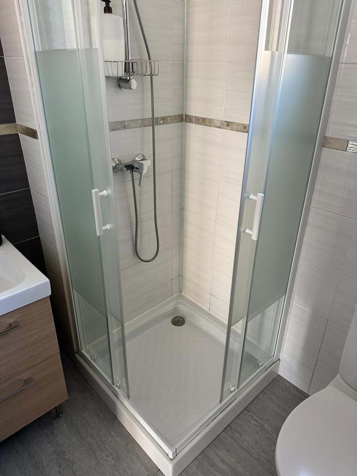 Appartement T2 Avec Terrasse Et Cour Cavaillon Εξωτερικό φωτογραφία