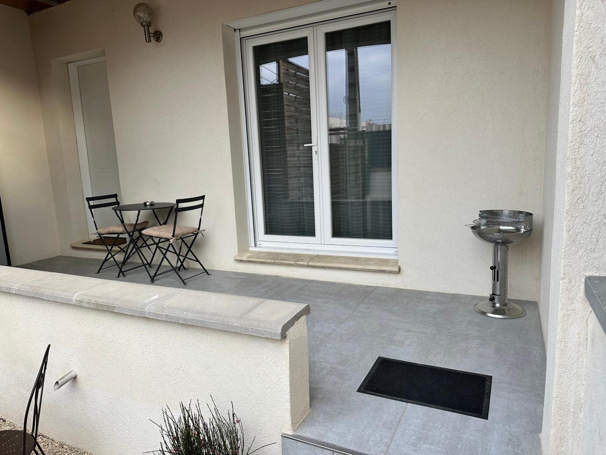 Appartement T2 Avec Terrasse Et Cour Cavaillon Εξωτερικό φωτογραφία