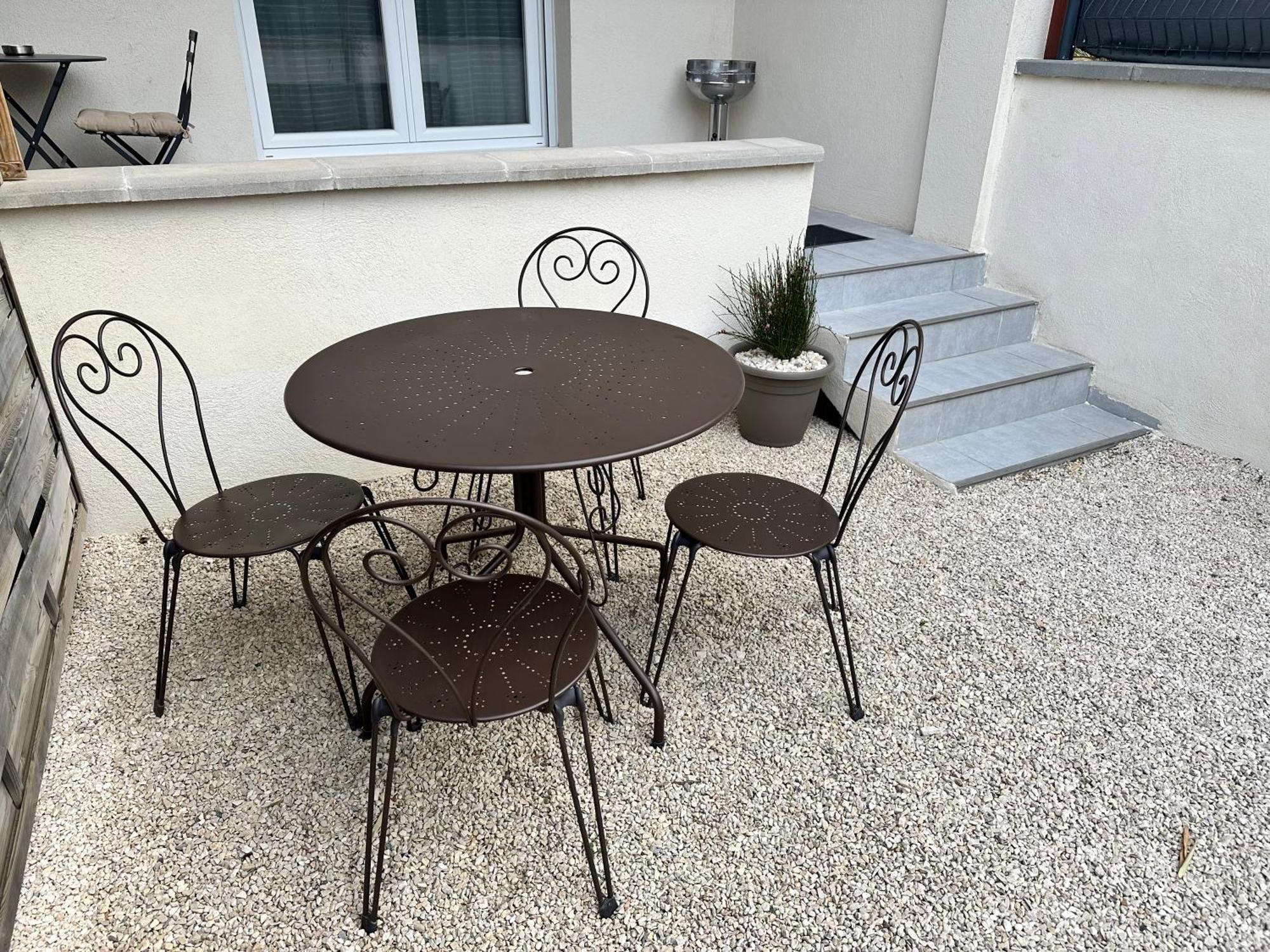 Appartement T2 Avec Terrasse Et Cour Cavaillon Εξωτερικό φωτογραφία
